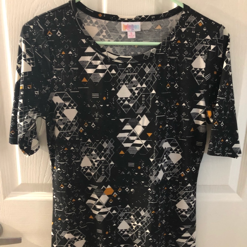 LuLaRoe Small Black/white/gold print Julia, EUC